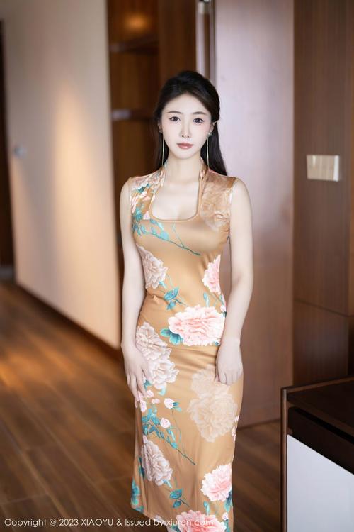丰满巨乳秘书的相关介绍