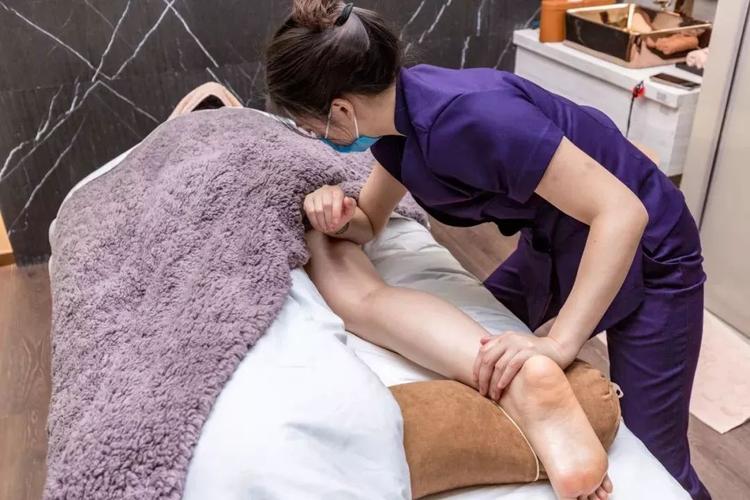 操了女老师的逼的相关介绍