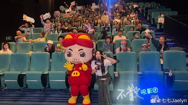 操美女老师视频的相关介绍