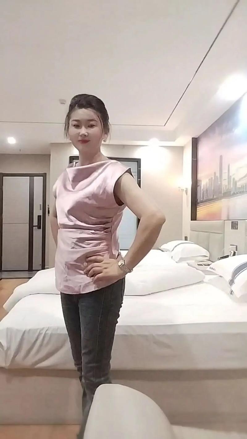 ai诱人尤物大尺度私密写真的相关介绍