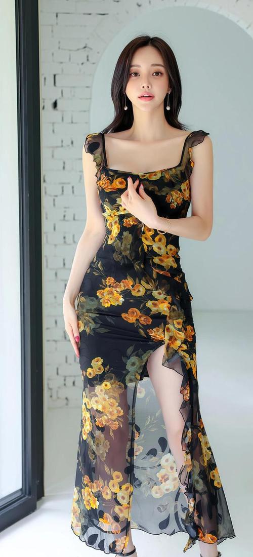 爆操美女同桌的相关介绍