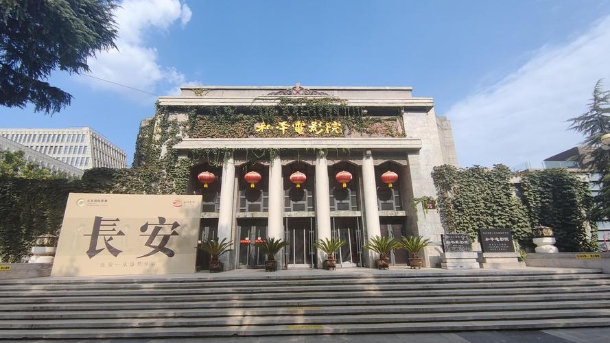 一边摸一边操八的相关介绍