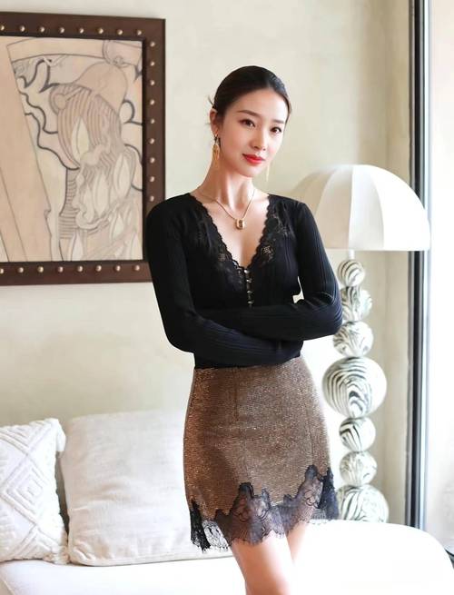 操哭妹子的相关介绍