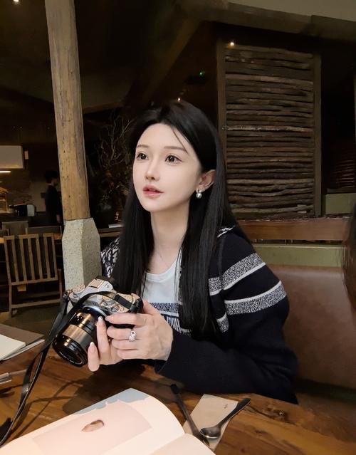 美女老师求我操的相关介绍