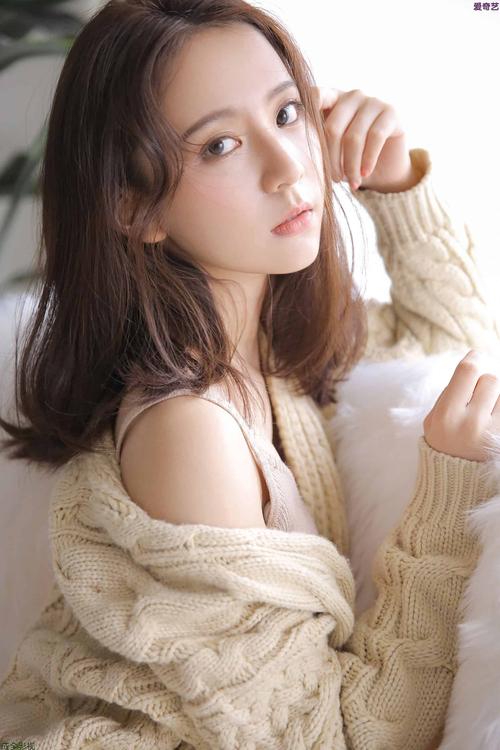 美女老师被人操的相关介绍