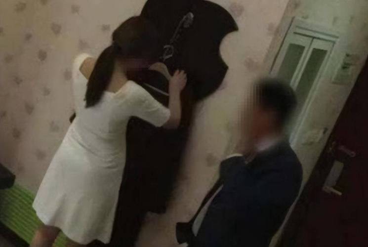 激情成人影院的相关介绍