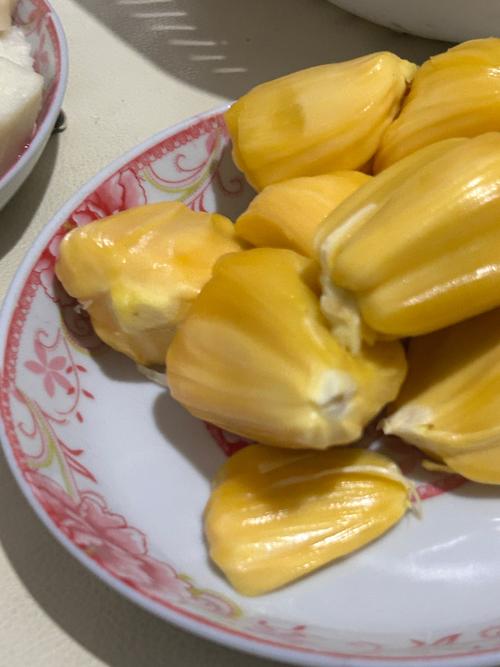 一边舔一边揉的相关介绍