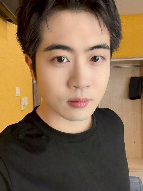 男女大尺度吻胸的相关介绍