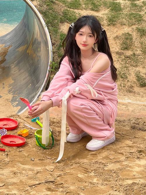 操哭美女视频的相关介绍