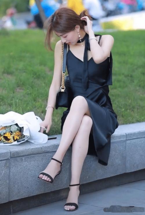 一边舌吻一边揉着奶头的相关介绍