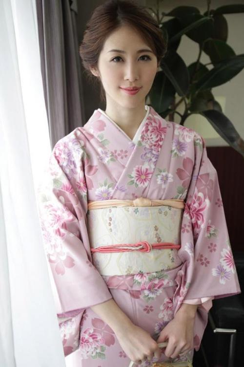 18岁女孩的心理的相关介绍