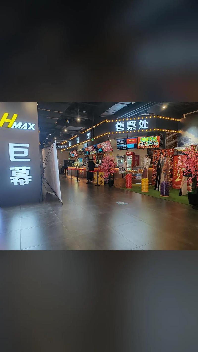 一边亲一边弄一边摸的相关介绍