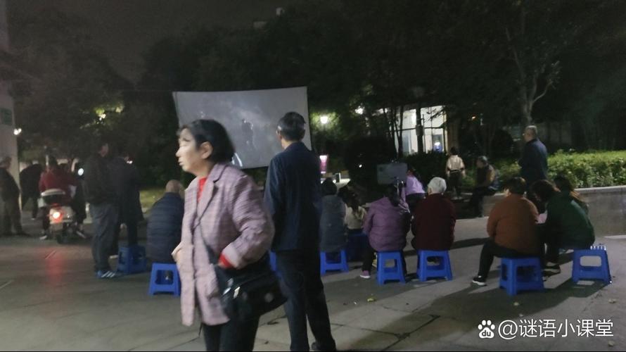 一边舔一边摸的相关介绍